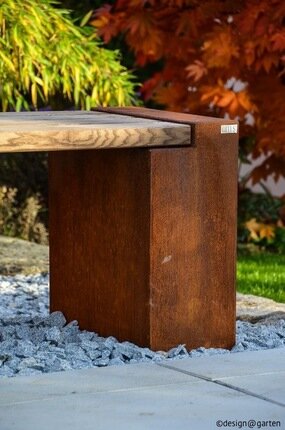 Plain rust used for outdoor furniture